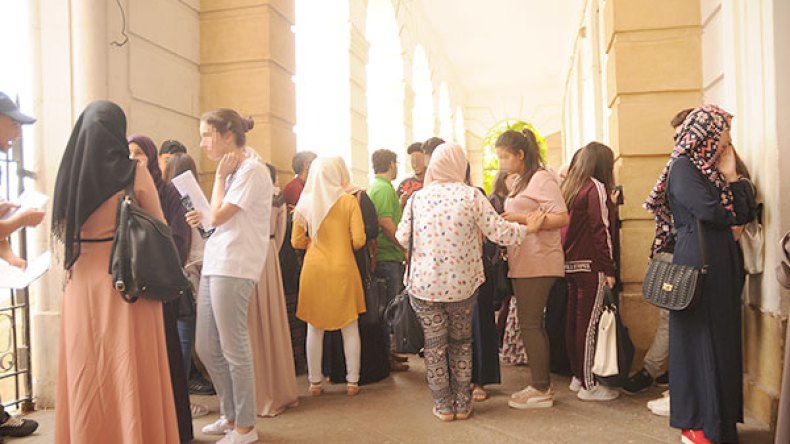 إغماءات وسط المترشحين والأساتذة بسبب الحرارة .. و”الإداريون” لإنقاذ الحراسة