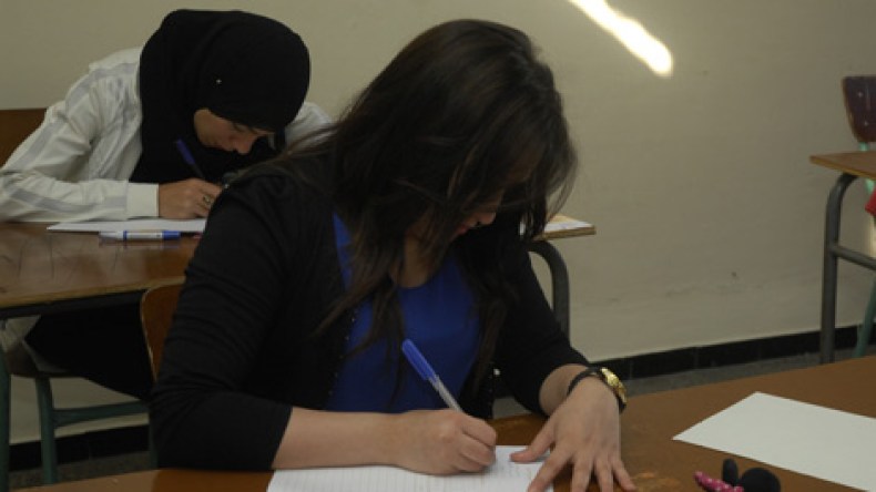 التلاميذ مارسوا الغش الجماعي ويجب إلغاء امتحان الفلسفة