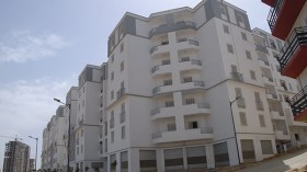 مرق عقاري يحول أقبية ومحلات العمارات إلى سكنات