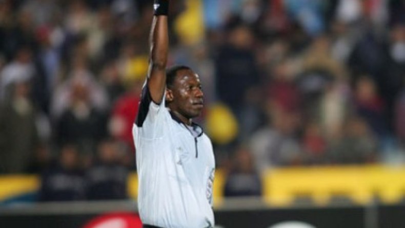 الفيفا تؤكد تعيين الحكم السنيغالي “بادارا دياتا” لمباراة “الخضر” و”الخيول”