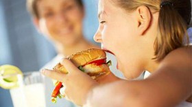 كيف أحمي صغيرتي من البدانة؟