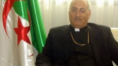 Ghaleb Badr       anime  une messe pour les  chrétiens       des communautés étrangères à l’église       de Tibhirine