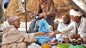 الصائمون في المداشر ..العطش يجعل الماء البارد فاكهتهم