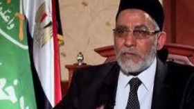 محكمة مصرية تنظر في قضية مرشد الإخوان و47 آخرين بتهمة “قطع طريق”
