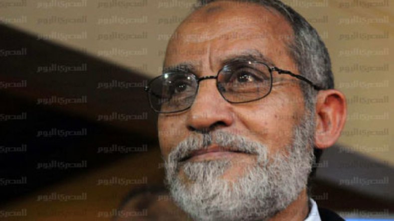 هيئة المحكمة التي تحاكم مرشد الإخوان تتنحى