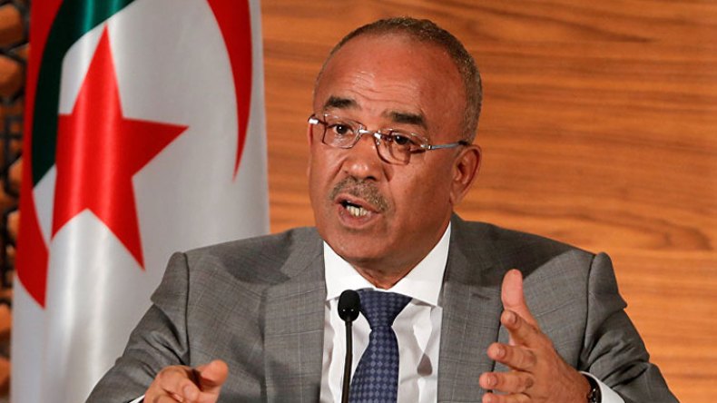 حسن عريبي يهاجم حكومة بدوي