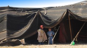 البدو الرحل يحافظون على عاداتهم الرمضانية رغم زحف التكنولوجيا