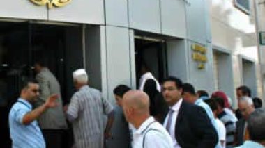 L’association professionnelle des banques tire la sonnette d’alarme et convoque les directeurs de banques : au cours de 7 ans,  2 500 cadres des banques publiques ont démissionné.