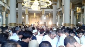 الصلاة.. بـ”البادج”!