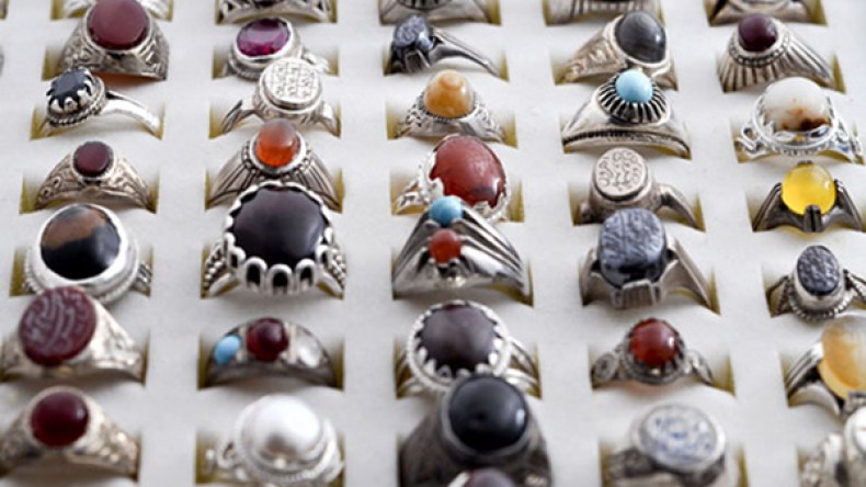 الخواتم الروحانية.. لجلب الحبيب ورد المطلقة وزواج البائر