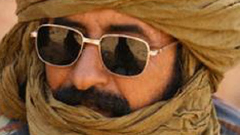 بهنغا‭ ‬يقود‭ ‬مجموعة‭ ‬من‭ ‬التوارڤ‭ ‬من‭ ‬أصول‭ ‬مالية‭ ‬ونيجرية‭  ‬لنصرة‭ ‬القذافي‭  ‬بليبيا