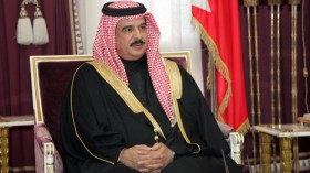 حبس بحرينيين بتهمة إهانة الملك