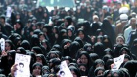 مئات يشيعون شاباً قتل في تظاهرات البحرين والاعتصام مستمر في المنامة