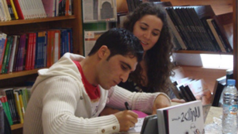 الكاريكاتوري باقي في “إصدارات” بقاعة الأطلس