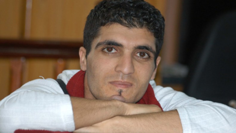 كاريكاتوري الشروق يوقع ألبومه الأول بمكتبة العالم الثالث