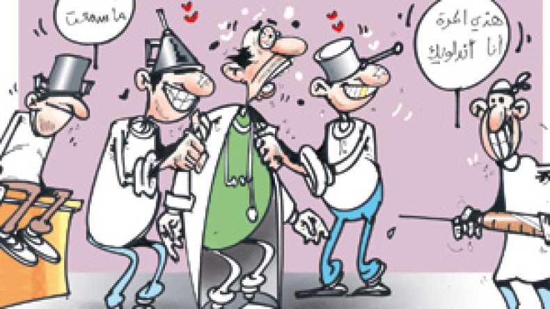 مجنون يذبح ممرضة بقطعة زجاج وآخر يخنق  طبيبه