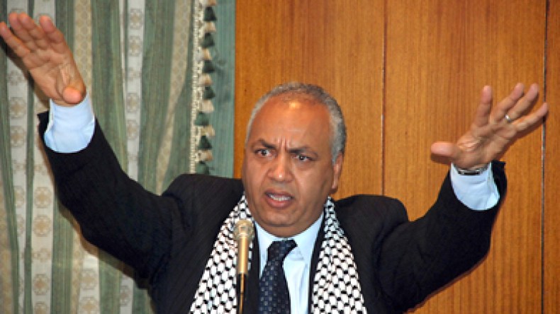 مصطفى بكري: بوتفليقة والبشير متواطئان والجزائريون بلطجية