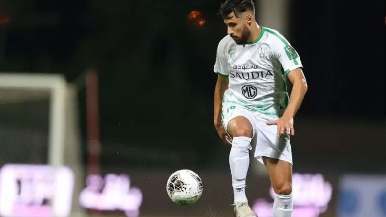 إدارة أهلي جدة تهاجم بلايلي ووالده وتطالب بمليوني دولار تعويضا