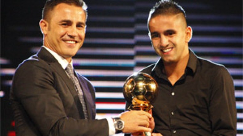 بودبوز‭ ‬يخلف‭ ‬بوقرة‭ ‬ويتوج‭ ‬بالكرة‭ ‬الذهبية‭ ‬الجزائرية