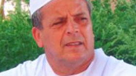 “عشرات المصريين فاجؤوني في العمرة بحبهم، وهكذا كسرت الحظر عن منع التكريمات في مكة”؟!