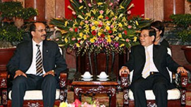 State President: Vietnam looks for more investors from Algeria