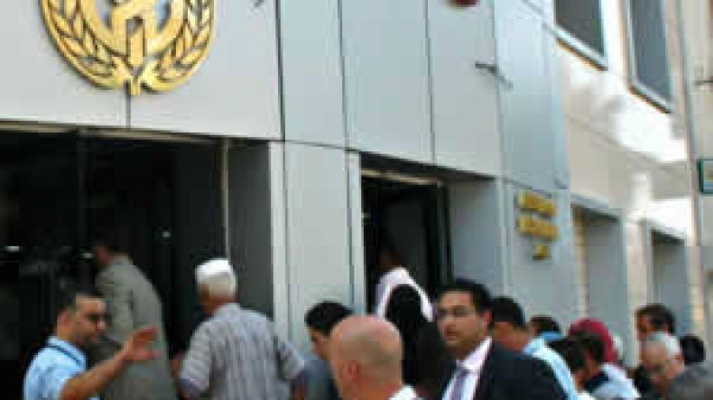 موظفون بالبنوك والإدارات يخونون الأمانة ويتورطون في الإختلاس والتزوير