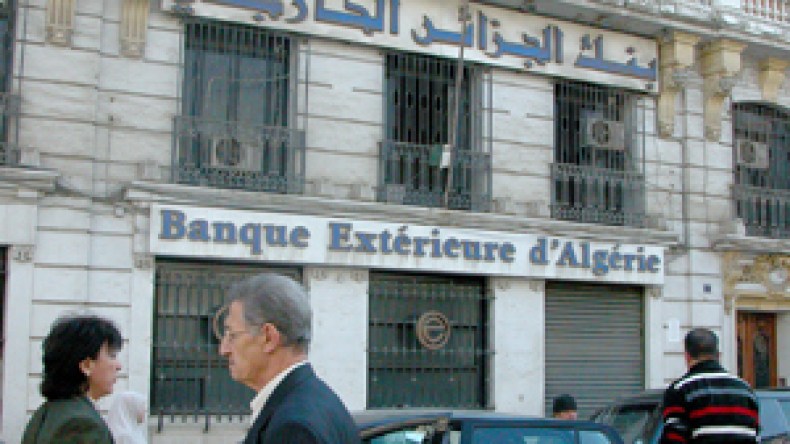 توقيف موظفين بوكالة بنك الجزائر الخارجي ببلعباس