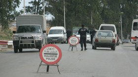 إصابة ثلاثة أشخاص بجروح بعد مطاردة سيارتهم وانقلابها  بالبويرة