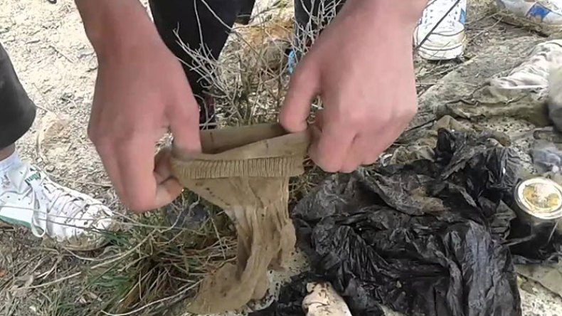 “مشعوذة” تستغل فترة الحجر لدس السحر بالمقبرة