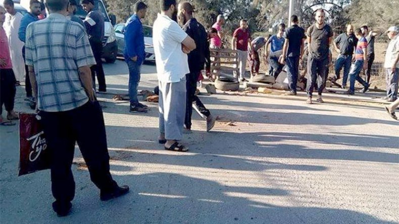 قاطنو الحي القصديري دلبوز ببراقي يغلقون الطريق للمطالبة بالترحيل