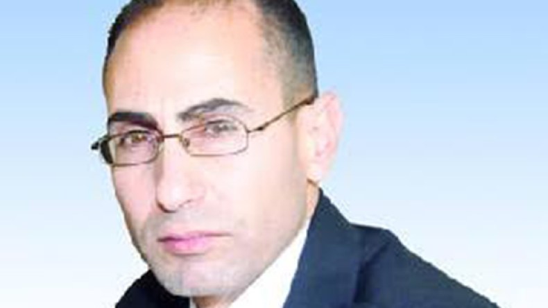 الأردني هزاع البراري يفوز بجائزة احسن نص مسرحي