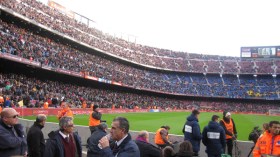 “الشروق” تخترق معقل البارصا .. جماهير “مؤدبة” ولا أثر للعنف أو “الفيميجان”