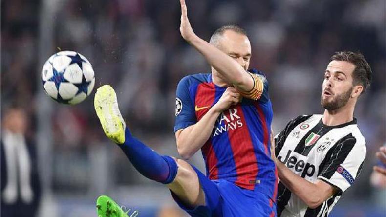 السيدة العجوز توجه 3 صفعات لبرشلونة