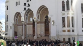 هذا سبب منع المتظاهرين من صعود سلالم البريد المركزي