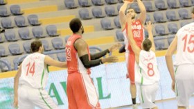 قنصل الجزائر تحاشى “المهزلة” أمام “الفراعنة” وغادر بعد 5 دقائق من البداية