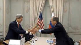 كيري يفاجئ لافروف بعلبة بطاطس قبل اجتماع باريس