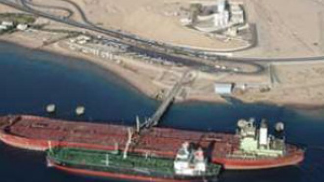 حرس السواحل يمنعون باخرة موالية للقذافي من الرسو في ميناء عنابة