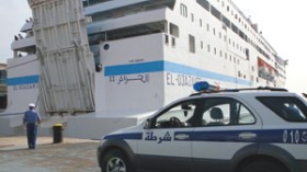 توقــيف  أعـــــوان  شـــــرطة  وبحـــــرية  بميناء  العــــاصمة  يهربون ''الحـــــــراڤة'' مقــــــابل  1500 أورو  لـ ''الرّأس “