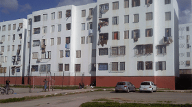 مواطن يحاول رمي ابنه من الطابق الرابع لعمارة في معسكر؟!