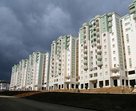 La crise pétrolière aura des répercussions négatives sur le programme des logements