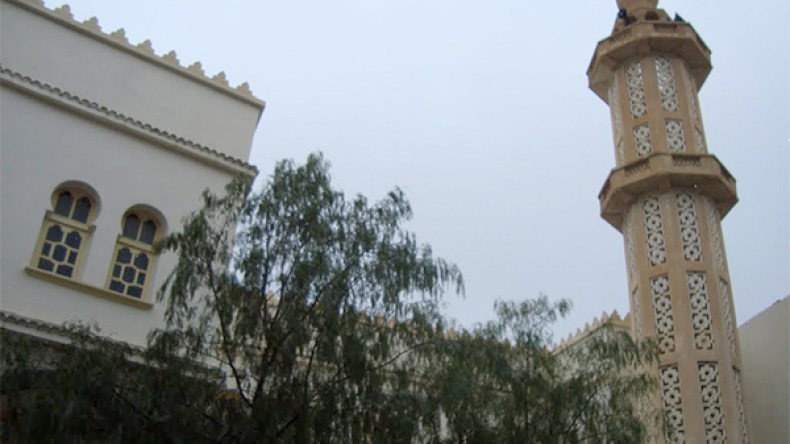عصابة ترشق مسجدا بزجاجات الخمر في باتنة