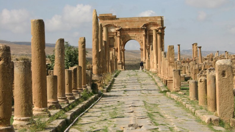 سكان الصحراء يقصدون قرى باتنة ومدنها لقضاء العطلة