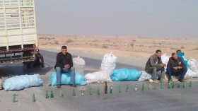 مواطنون يغلقون الطريق بقارورات الخمر بباتنة