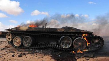 Libye: l'Otan détruit par erreur un char pris aux pro-Kadhafi, 4 morts