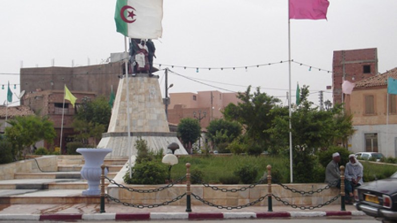 كتب دينية وسجلات للحالة المدنية ترمى بمزابل واد البيض