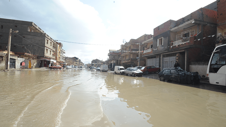 قتيلان ومفقود في موجة اضطرابات جوية بعدة ولايات