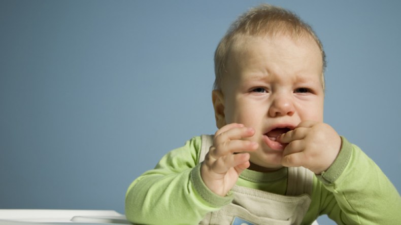 نصائح لتهدئة آلام تسنين الطفل