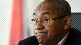 فيفا يوقف رئيس الكاف أحمد أحمد بسبب قضايا فساد