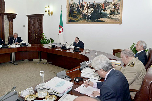 Bouteflika octroie la PJ militaire à la sécurité de l’armée