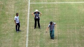 أرضية ملعب مباراة “إيطاليا- إنجلترا” مغشوشة!